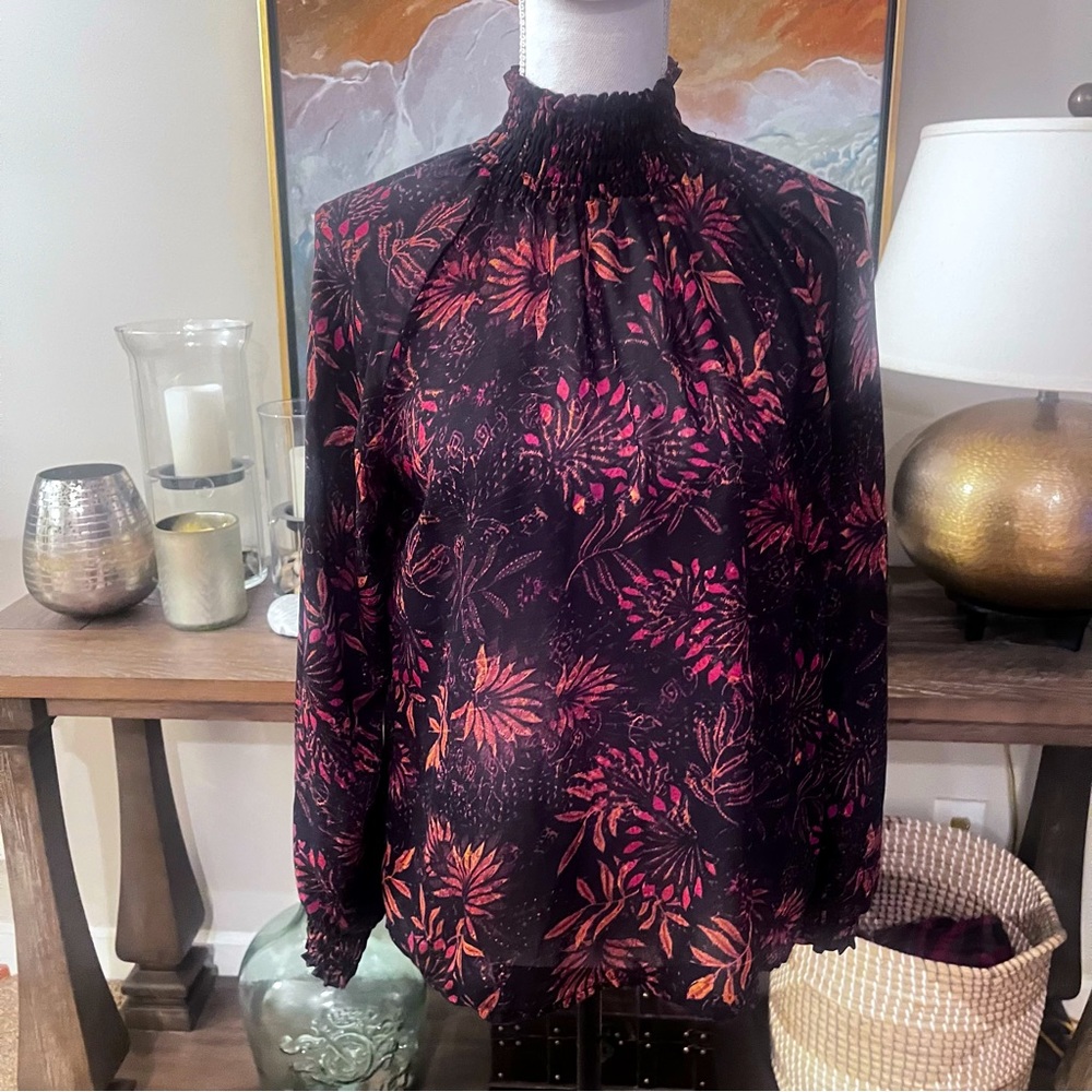 2/$25 HM Conscious Pretty Top Blouse size 6